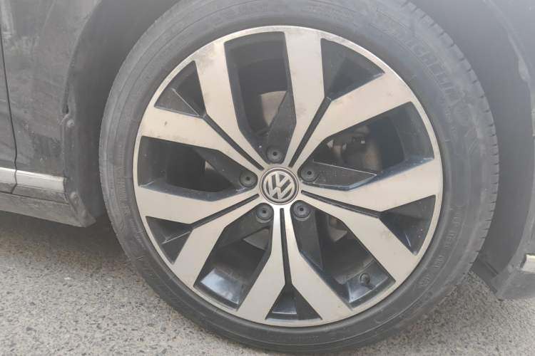 Used Volkswagen Magotan 2018 330TSI DSG Luxury Model Right Front Wheel Hub