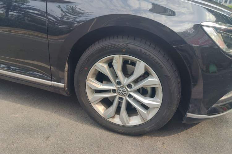 Used Volkswagen Magotan 2018 330TSI DSG Luxury Model Right Front Wheel Hub