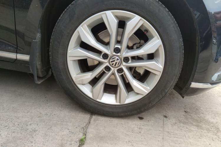 Used Volkswagen Magotan 2018 330TSI DSG Luxury Model Right Front Wheel Hub