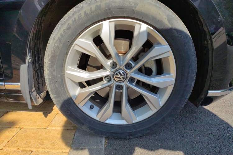 Used Volkswagen Magotan 2018 Facelift 330TSI DSG Luxury Model Right Front Wheel Hub