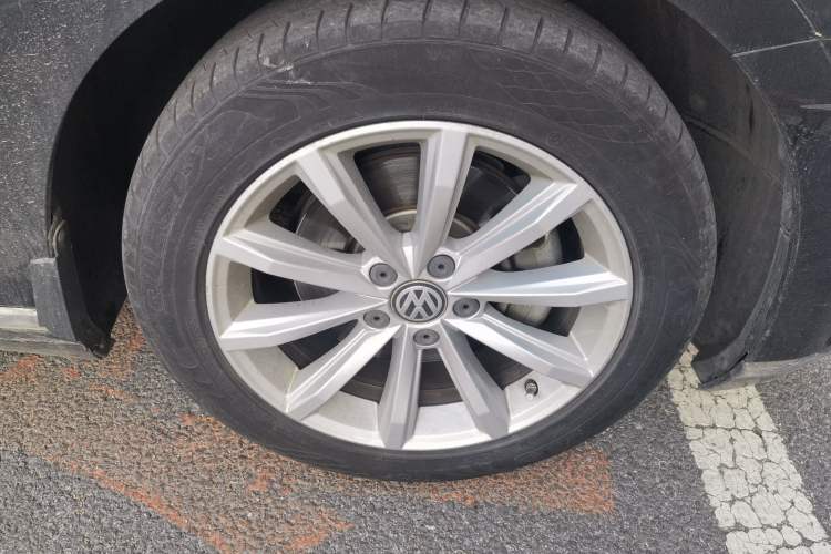 Used Volkswagen Magotan 2018 330TSI DSG Advanced Model Right Front Wheel Hub