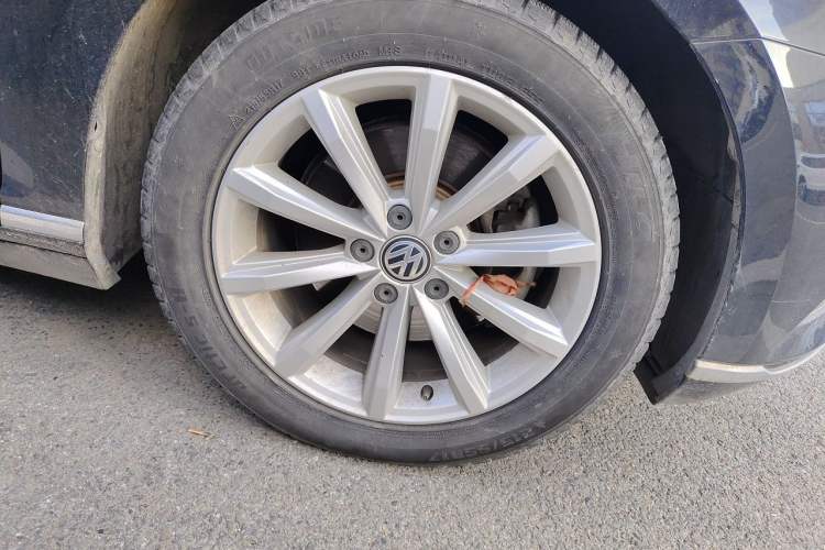 Used Volkswagen Magotan 2018 330TSI DSG Advanced Model Right Front Wheel Hub
