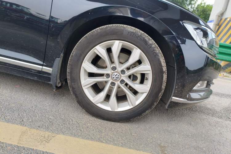 Used Volkswagen Magotan 2018 Facelift 330TSI DSG Luxury Model Right Front Wheel Hub