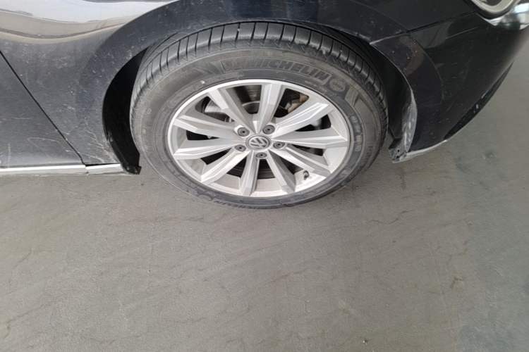 Used Volkswagen Magotan 2018 330TSI DSG Advanced Model Right Front Wheel Hub