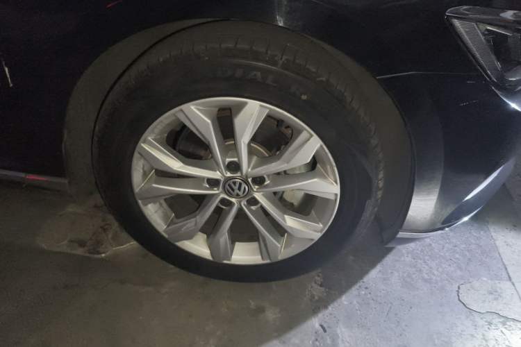 Used Volkswagen Magotan 2018 330TSI DSG Luxury Model Right Front Wheel Hub