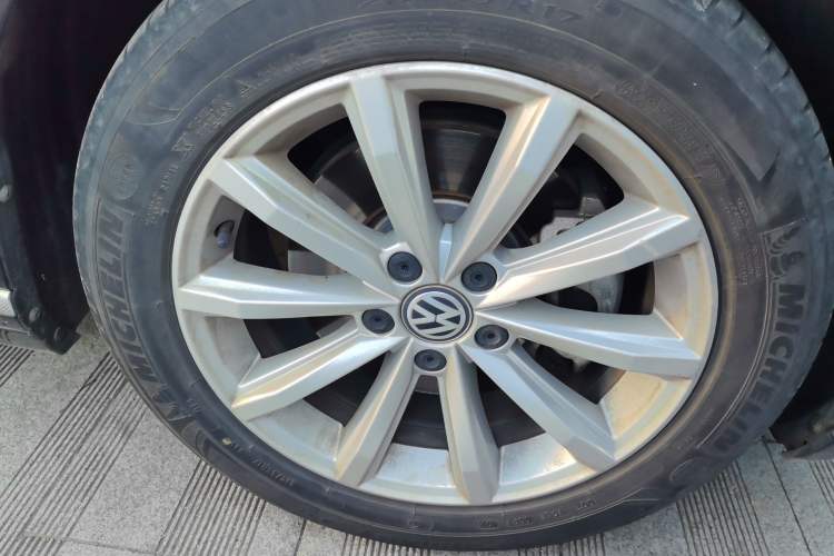 Used Volkswagen Magotan 2018 330TSI DSG Advanced Model Right Front Wheel Hub