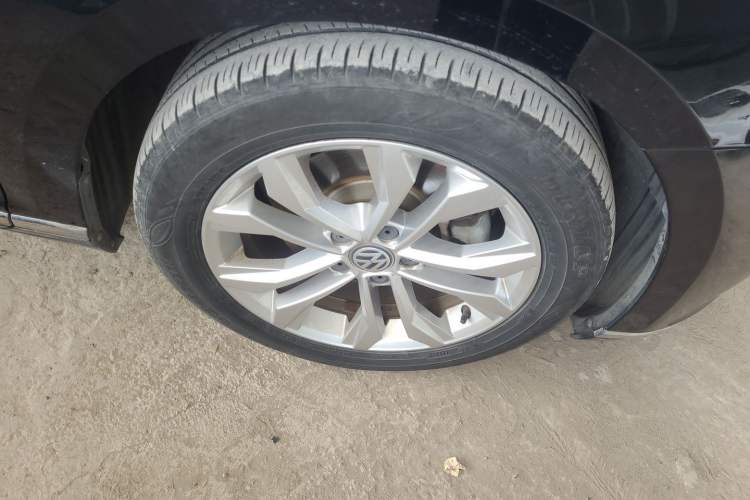 Used Volkswagen Magotan 2018 Facelift 330TSI DSG Luxury Model Right Front Wheel Hub