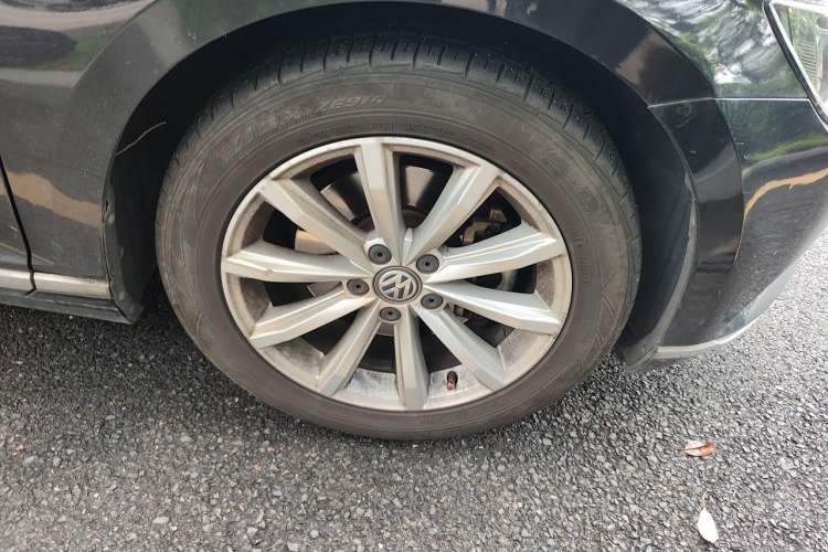 Used Volkswagen Magotan 2018 330TSI DSG Advanced Model Right Front Wheel Hub