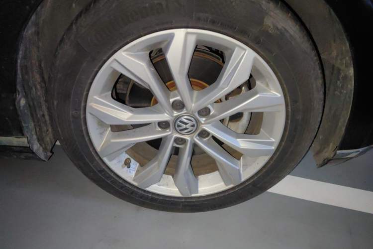 Used Volkswagen Magotan 2018 Facelift 330TSI DSG Luxury Model Right Front Wheel Hub