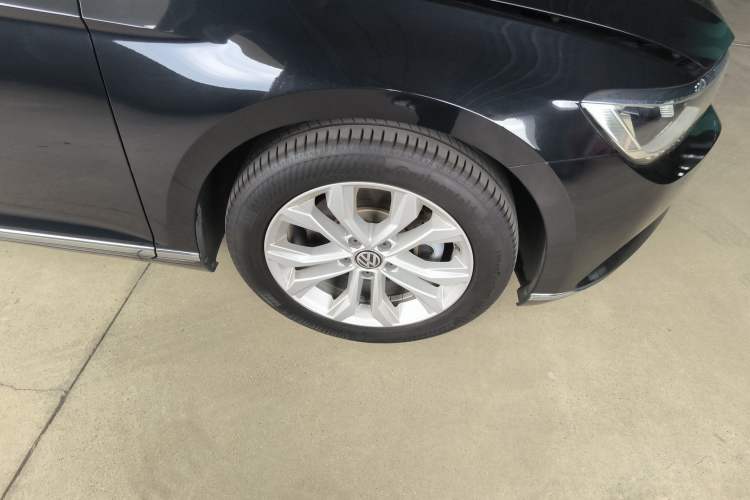 Used Volkswagen Magotan 2018 Facelift 330TSI DSG Luxury Model Right Front Wheel Hub