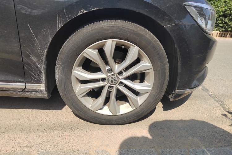 Used Volkswagen Magotan 2018 Facelift 330TSI DSG Luxury Model Right Front Wheel Hub
