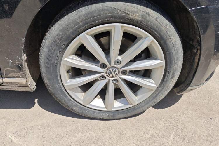 Used Volkswagen Magotan 2018 330TSI DSG Advanced Model Right Front Wheel Hub