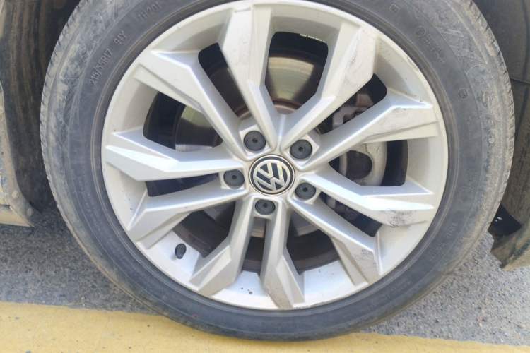Used Volkswagen Magotan 2018 Facelift 380TSI DSG Luxury Version Right Front Wheel Hub