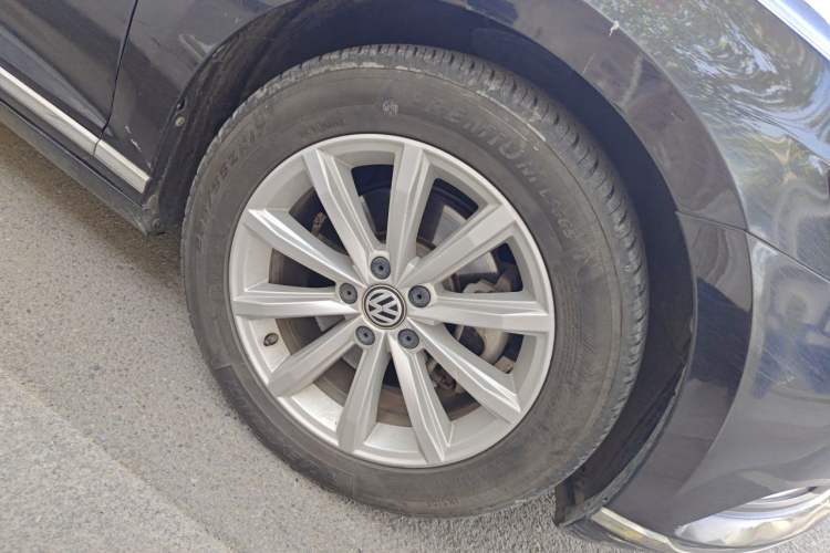 Used Volkswagen Magotan 2018 330TSI DSG Advanced Model Right Front Wheel Hub