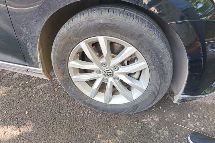 Used Volkswagen Magotan 2018 280TSI DSG Comfort Model Right Front Wheel Hub