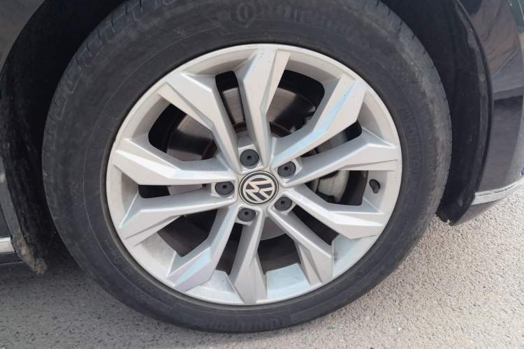 Used Volkswagen Magotan 2018 Facelift 380TSI DSG Luxury Version Right Front Wheel Hub