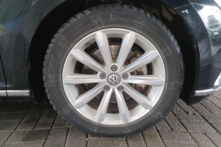 Used Volkswagen Magotan 2018 280TSI DSG Leading Model Right Front Wheel Hub