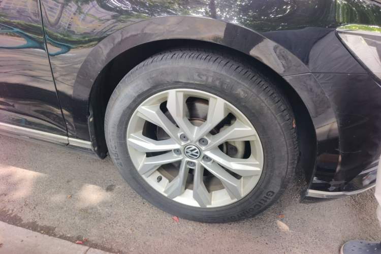 Used Volkswagen Magotan 2018 Facelift 330TSI DSG Luxury Model Right Front Wheel Hub