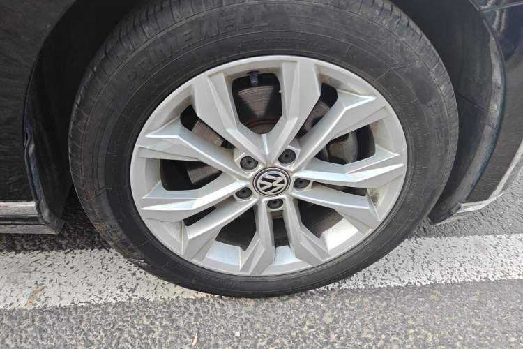 Used Volkswagen Magotan 2018 380TSI DSG Luxury Model Right Front Wheel Hub