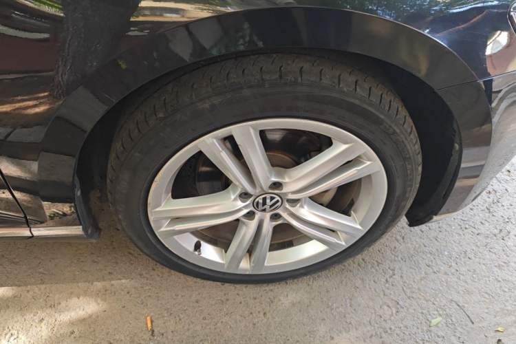 Used Volkswagen Magotan 2018 330TSI DSG Luxury Model Right Front Wheel Hub