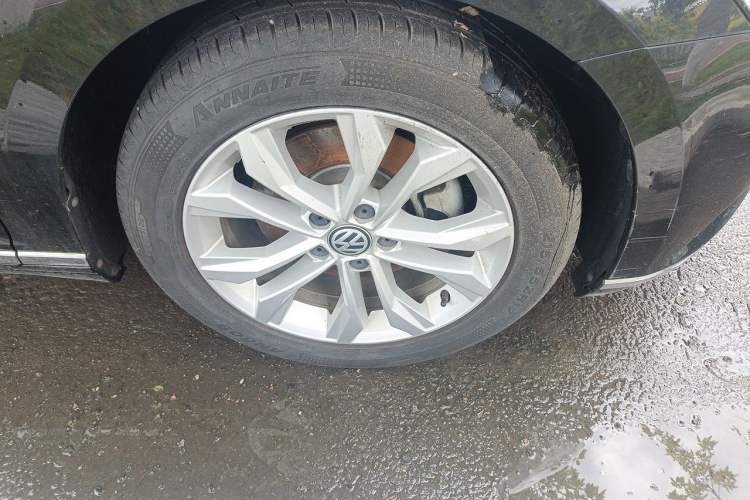 Used Volkswagen Magotan 2018 Facelift 330TSI DSG Luxury Model Right Front Wheel Hub