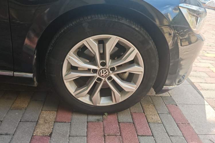 Used Volkswagen Magotan 2018 Facelift 330TSI DSG Luxury Model Right Front Wheel Hub