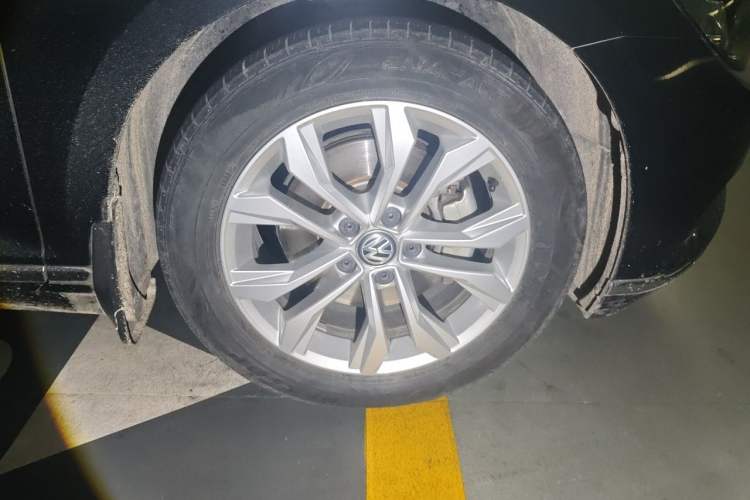 Used Volkswagen Magotan 2018 330TSI DSG Luxury Model Right Front Wheel Hub