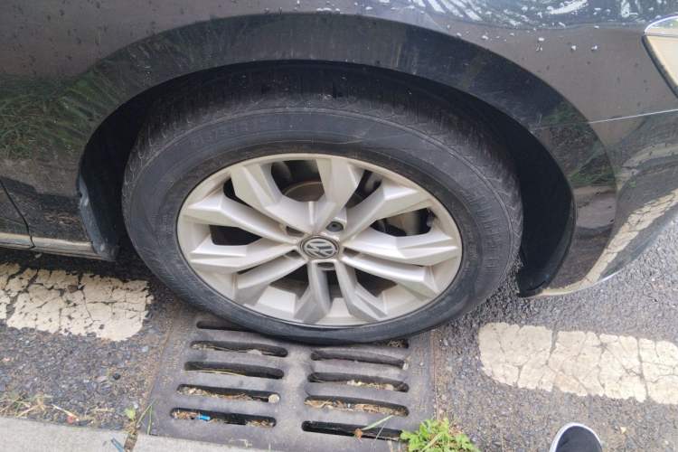 Used Volkswagen Magotan 2018 330TSI DSG Luxury Model Right Front Wheel Hub