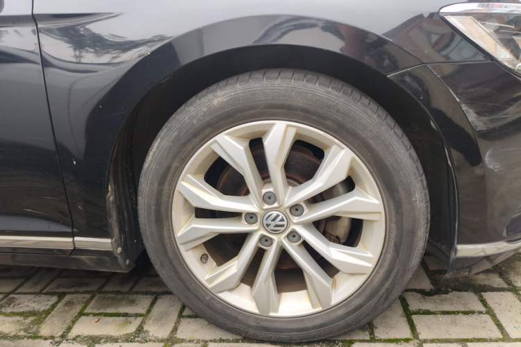 Used Volkswagen Magotan 2018 Facelift 330TSI DSG Luxury Model Right Front Wheel Hub