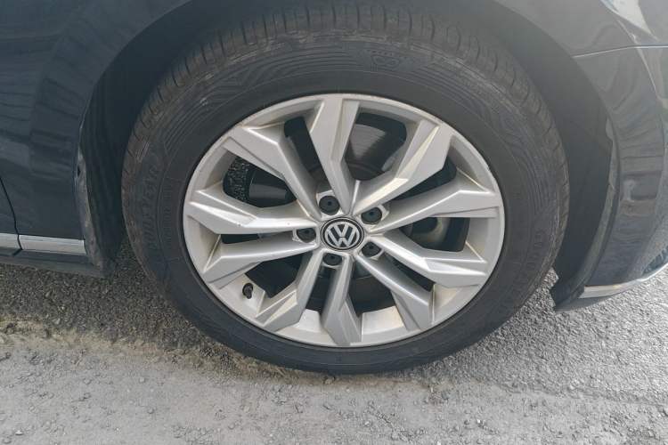 Used Volkswagen Magotan 2018 330TSI DSG Luxury Model Right Front Wheel Hub