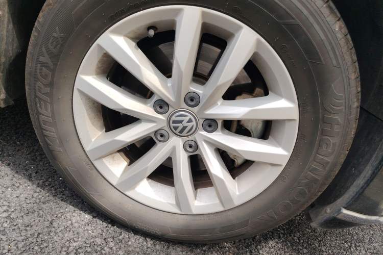 Used Volkswagen Magotan 2018 280TSI DSG Leading Model Right Front Wheel Hub