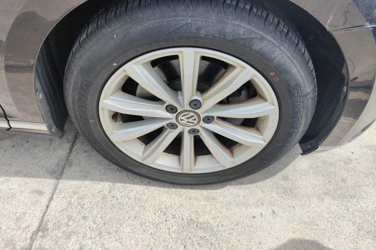 Used Volkswagen Magotan 2018 330TSI DSG Advanced Model Right Front Wheel Hub
