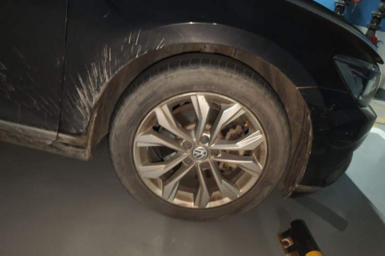 Used Volkswagen Magotan 2018 330TSI DSG Luxury Model Right Front Wheel Hub