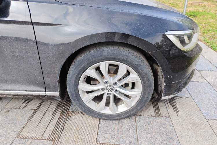 Used Volkswagen Magotan 2018 330TSI DSG Luxury Model Right Front Wheel Hub