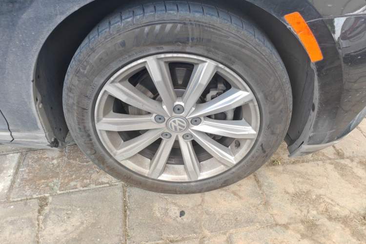 Used Volkswagen Magotan 2018 330TSI DSG Advanced Model Right Front Wheel Hub