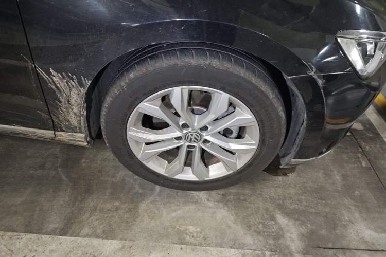 Used Volkswagen Magotan 2018 330TSI DSG Luxury Model Right Front Wheel Hub