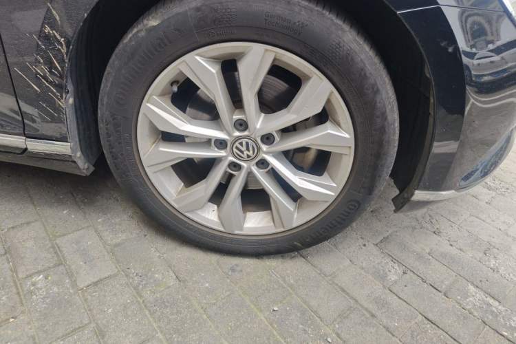 Used Volkswagen Magotan 2018 Facelift 330TSI DSG Luxury Model Right Front Wheel Hub