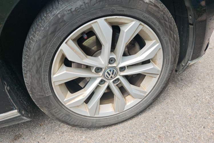 Used Volkswagen Magotan 2018 330TSI DSG Luxury Model Right Front Wheel Hub