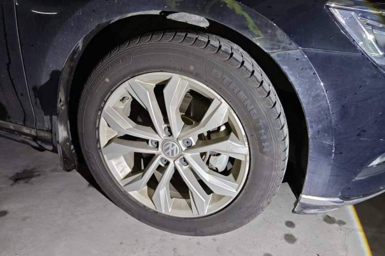 Used Volkswagen Magotan 2018 330TSI DSG Luxury Model Right Front Wheel Hub