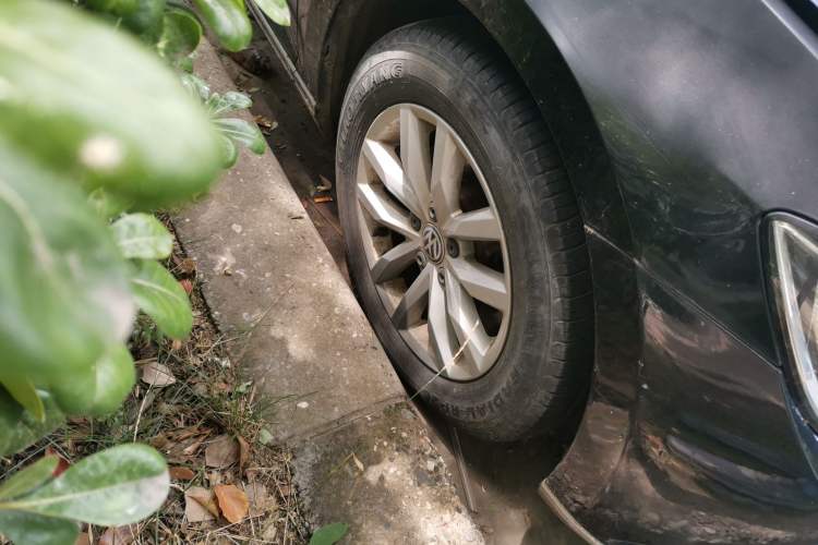 Used Volkswagen Magotan 2018 280TSI DSG Comfort Model Right Front Wheel Hub