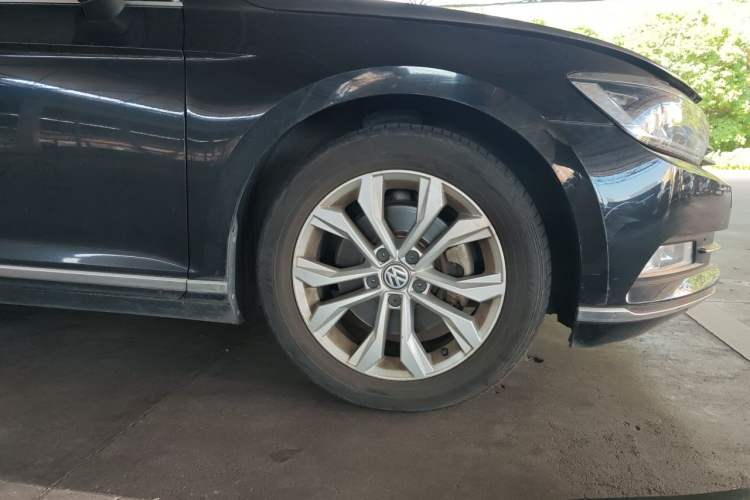 Used Volkswagen Magotan 2018 330TSI DSG Luxury Model Right Front Wheel Hub