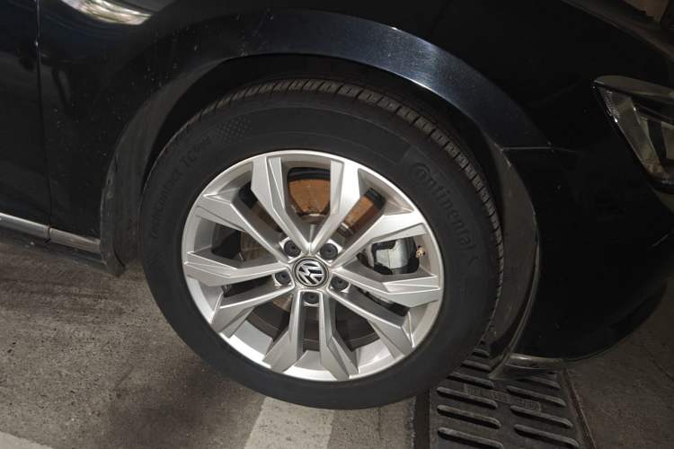 Used Volkswagen Magotan 2018 Facelift 380TSI DSG Luxury Version Right Front Wheel Hub