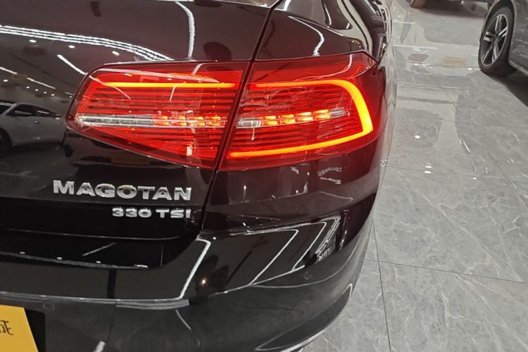 Used Volkswagen Magotan 2018 Facelift 330TSI DSG Luxury Model Right Rear Taillight