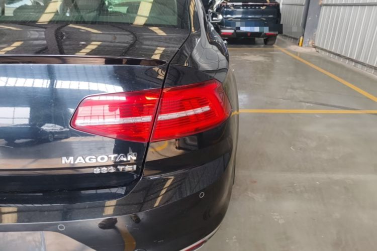 Used Volkswagen Magotan 2018 330TSI DSG Luxury Model Right Rear Taillight