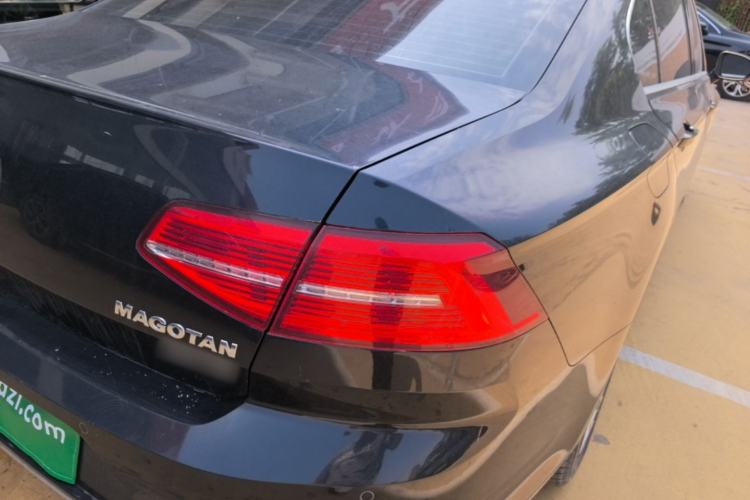 Used Volkswagen Magotan 2018 330TSI DSG Advanced Model Right Rear Taillight