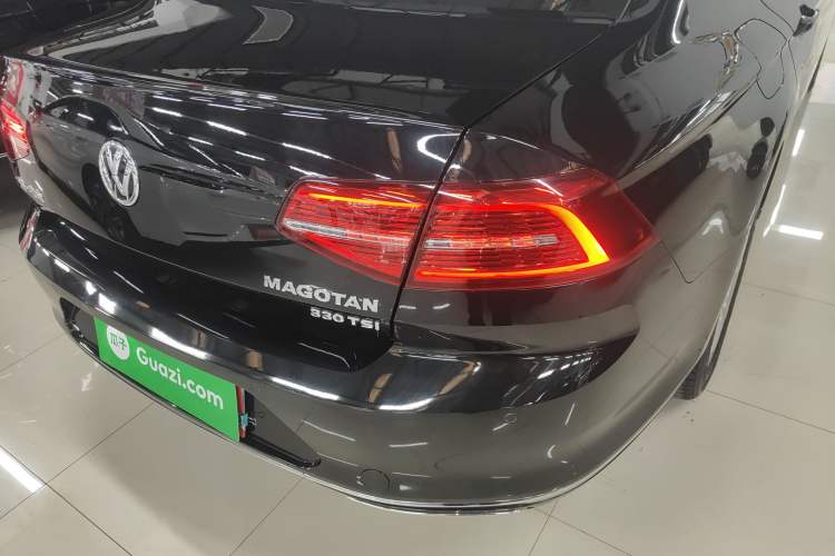 Used Volkswagen Magotan 2018 330TSI DSG Luxury Model Right Rear Taillight