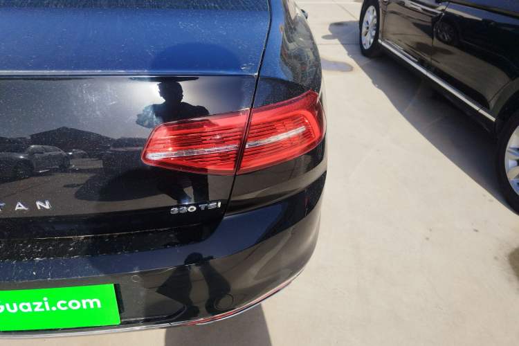 Used Volkswagen Magotan 2018 330TSI DSG Luxury Model Right Rear Taillight