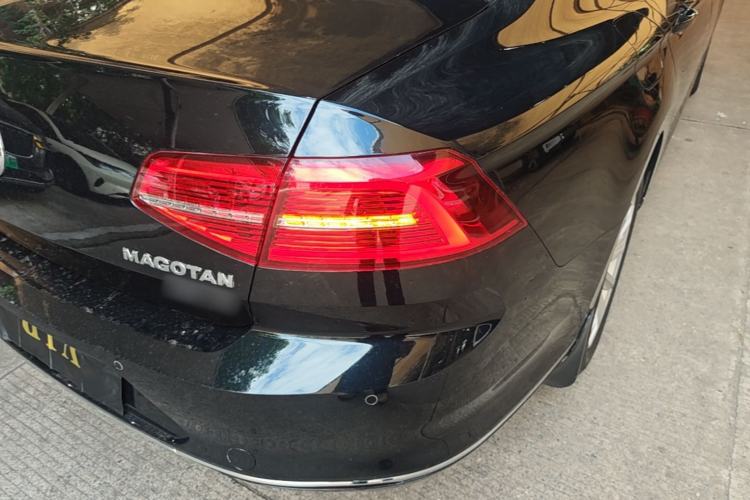 Used Volkswagen Magotan 2018 330TSI DSG Advanced Model Right Rear Taillight