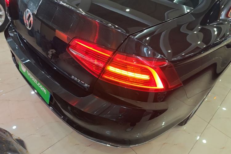 Used Volkswagen Magotan 2018 Facelift 330TSI DSG Luxury Model Right Rear Taillight