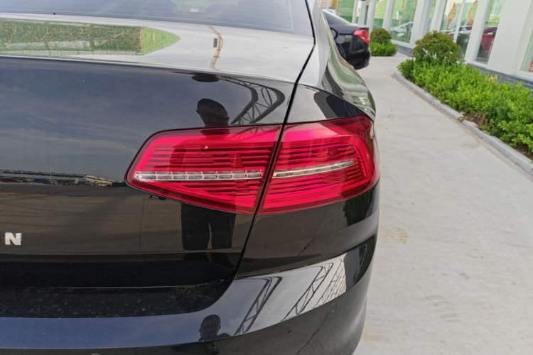 Used Volkswagen Magotan 2018 Facelift 330TSI DSG Luxury Model Right Rear Taillight